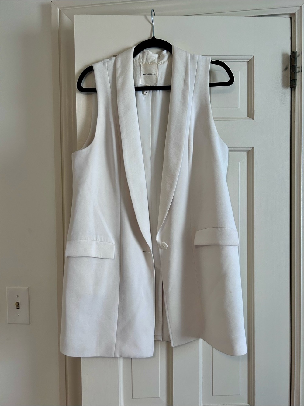 Avec Les Filles Sleeveless White Blazer Vest